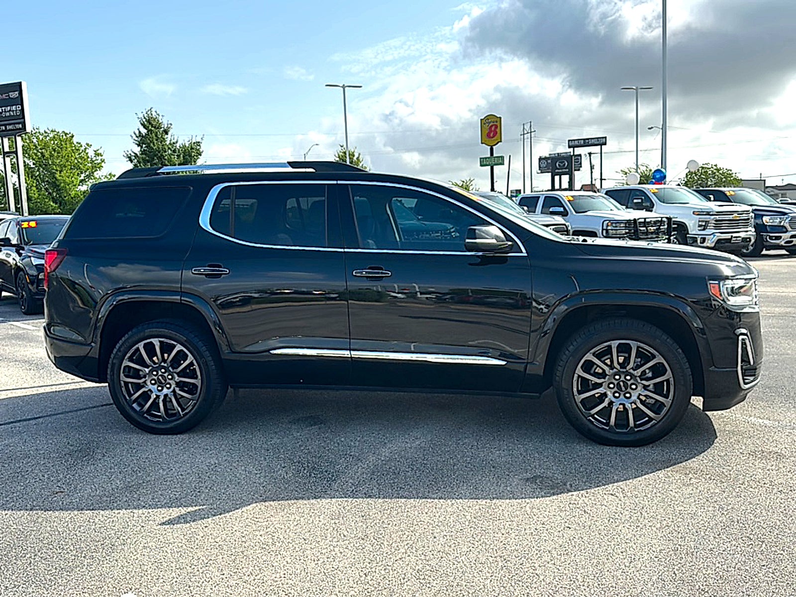2023 GMC Acadia Denali