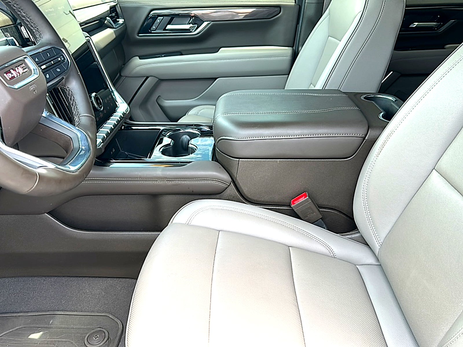 2025 GMC Yukon Elevation