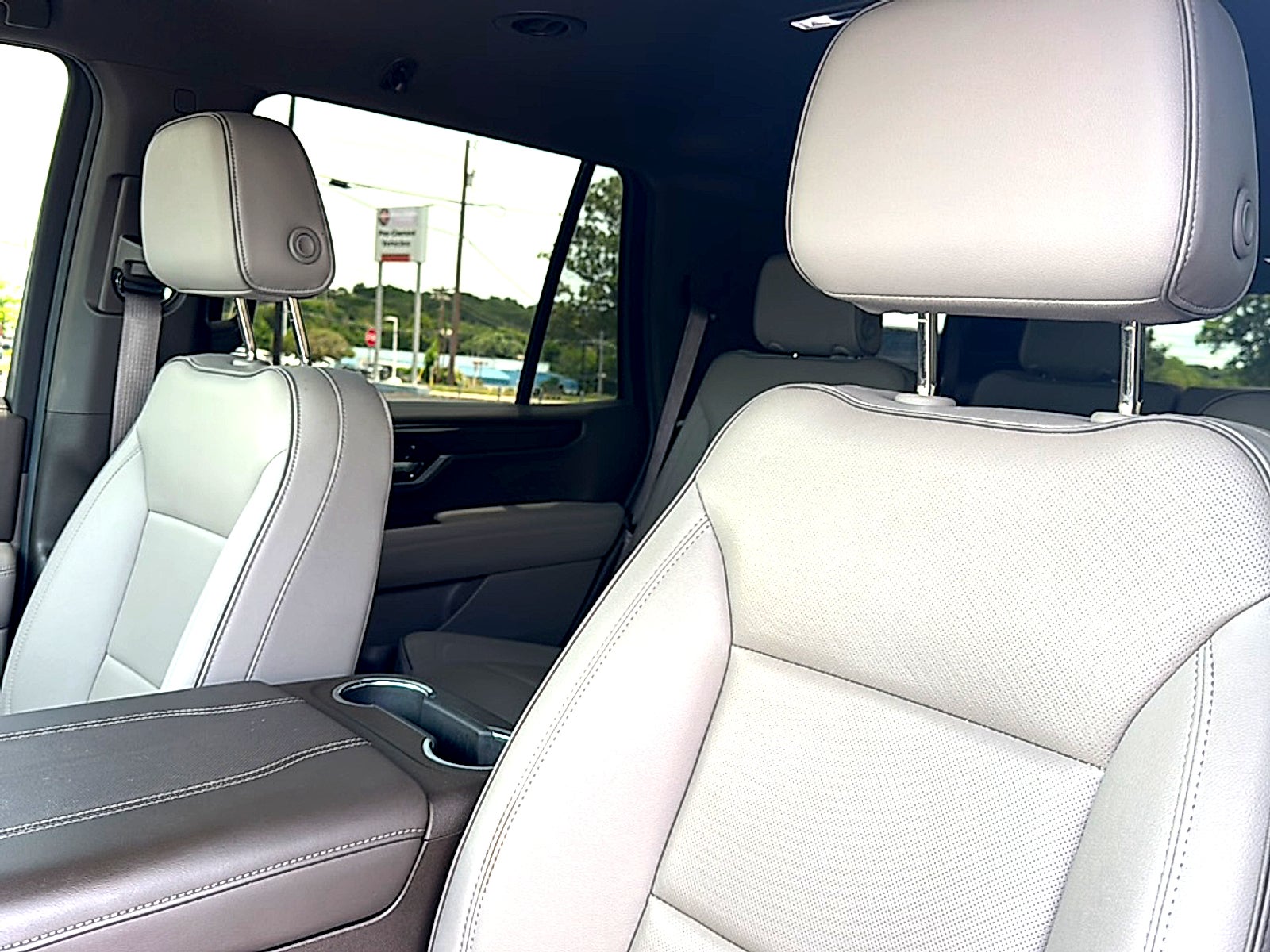 2025 GMC Yukon Elevation