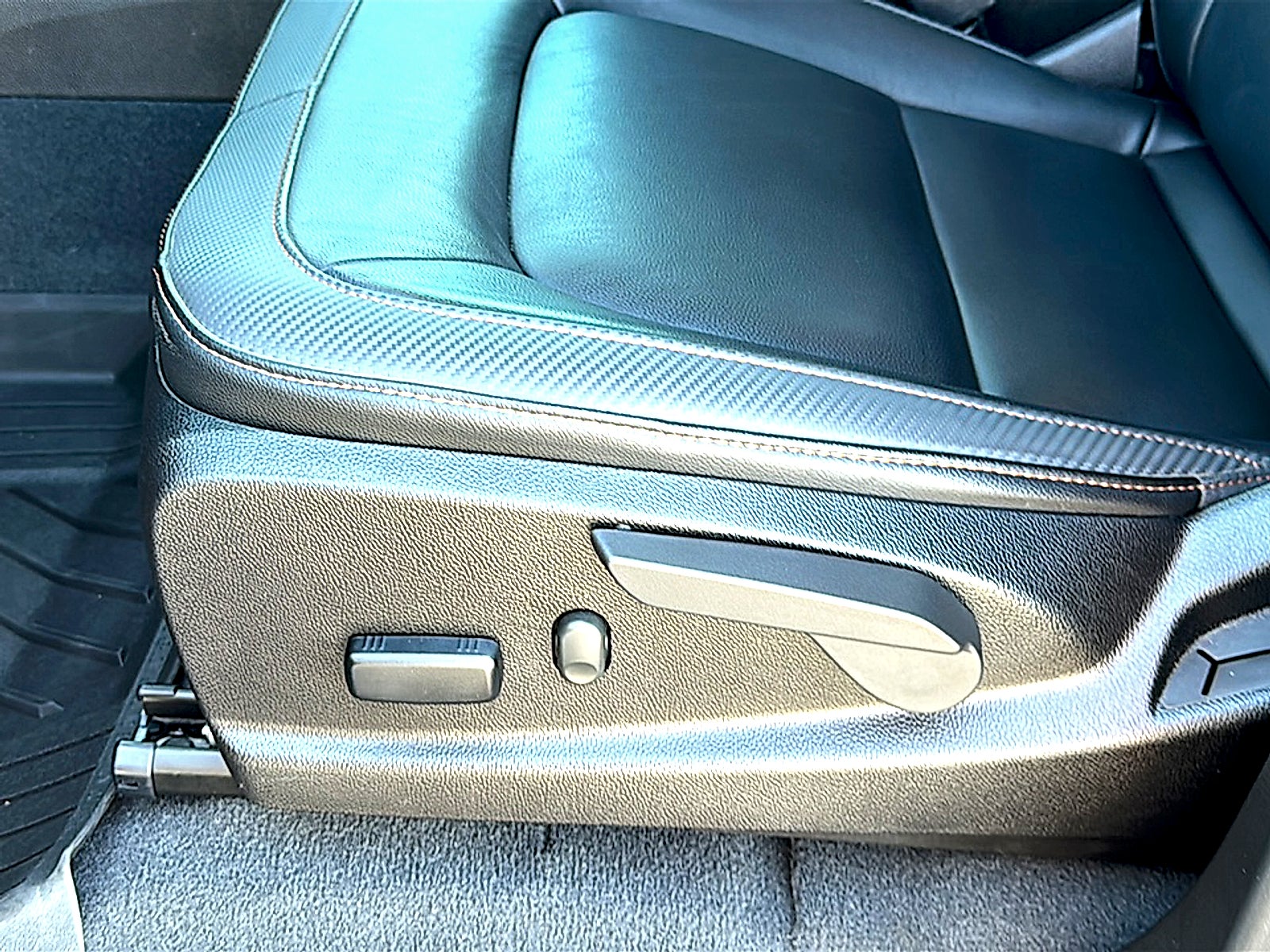 2022 GMC Canyon AT4 - Leather