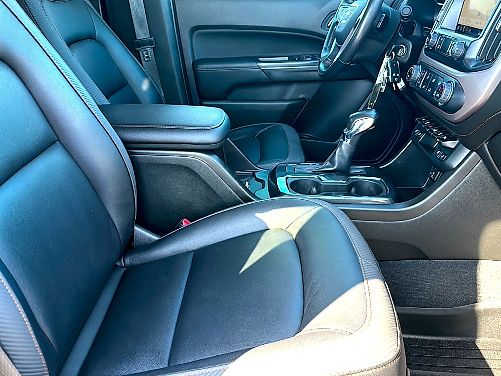2022 GMC Canyon AT4 - Leather