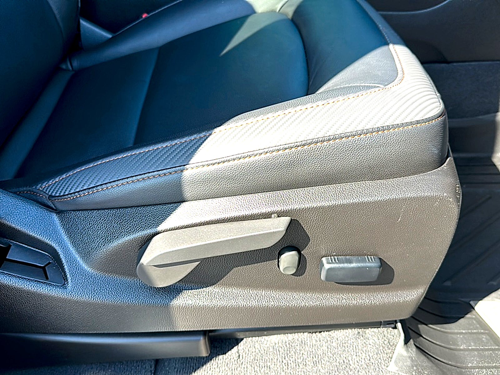 2022 GMC Canyon AT4 - Leather