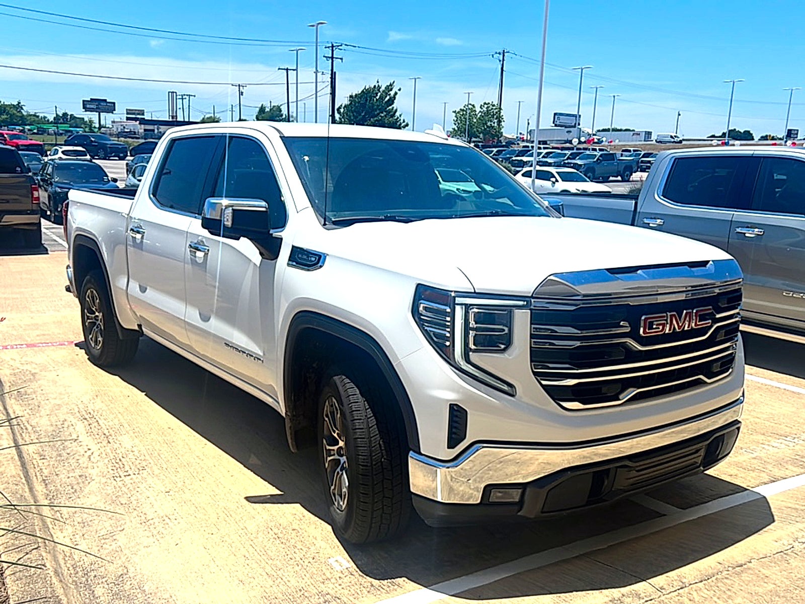 2025 GMC Sierra 1500 SLT