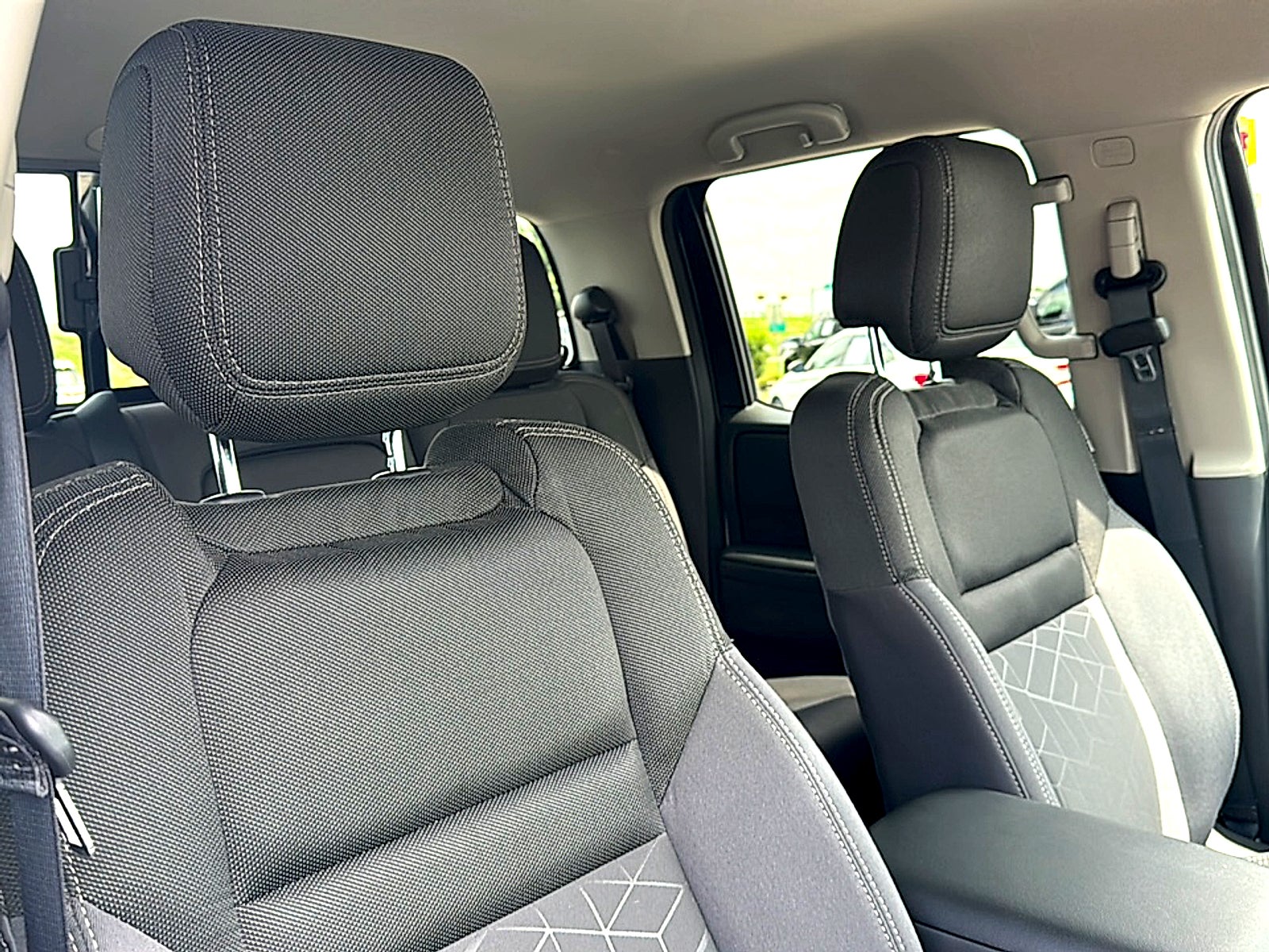 2025 Nissan Frontier Crew Cab SV 4x2