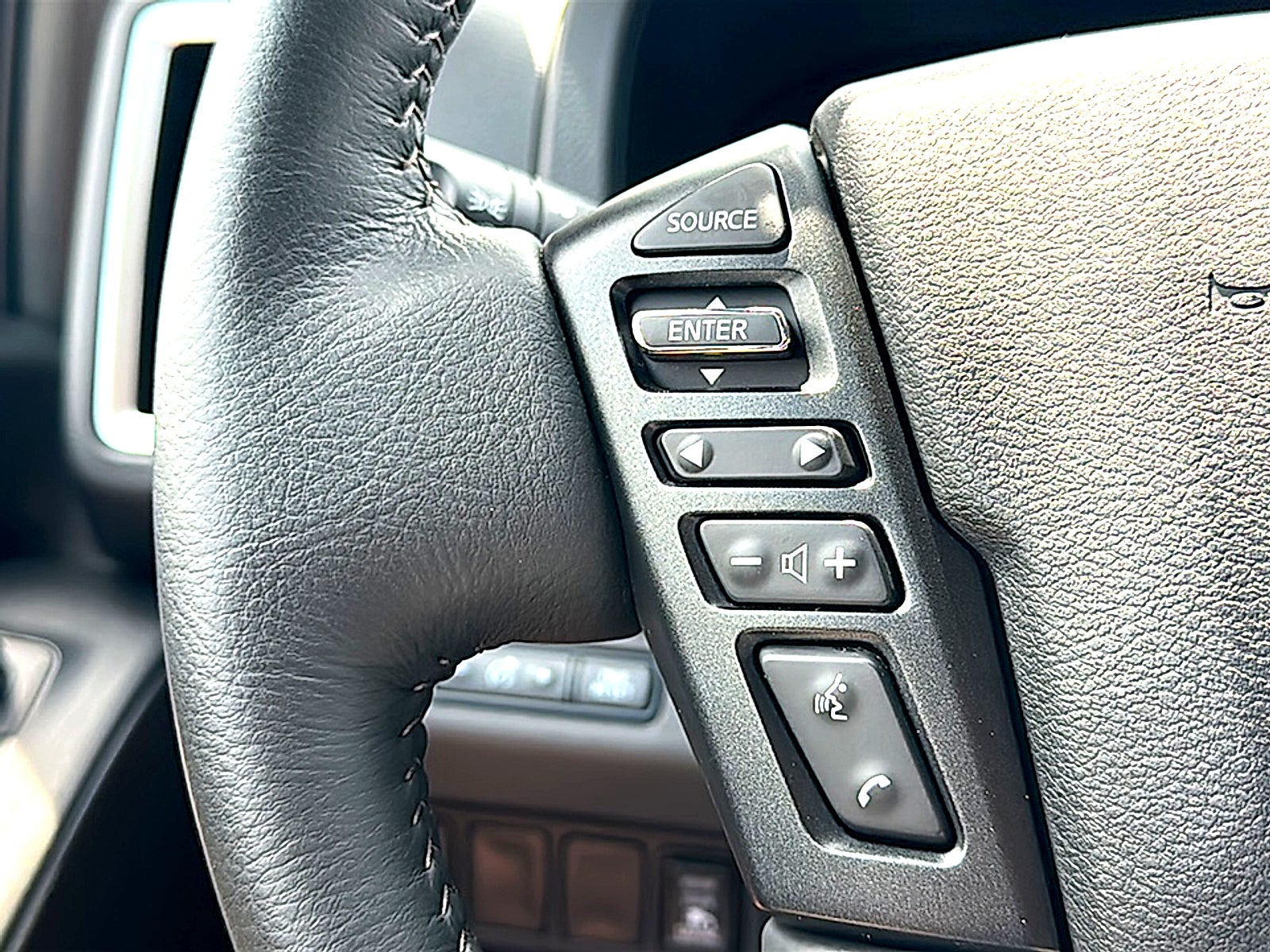 2025 Nissan Frontier Crew Cab SV 4x2