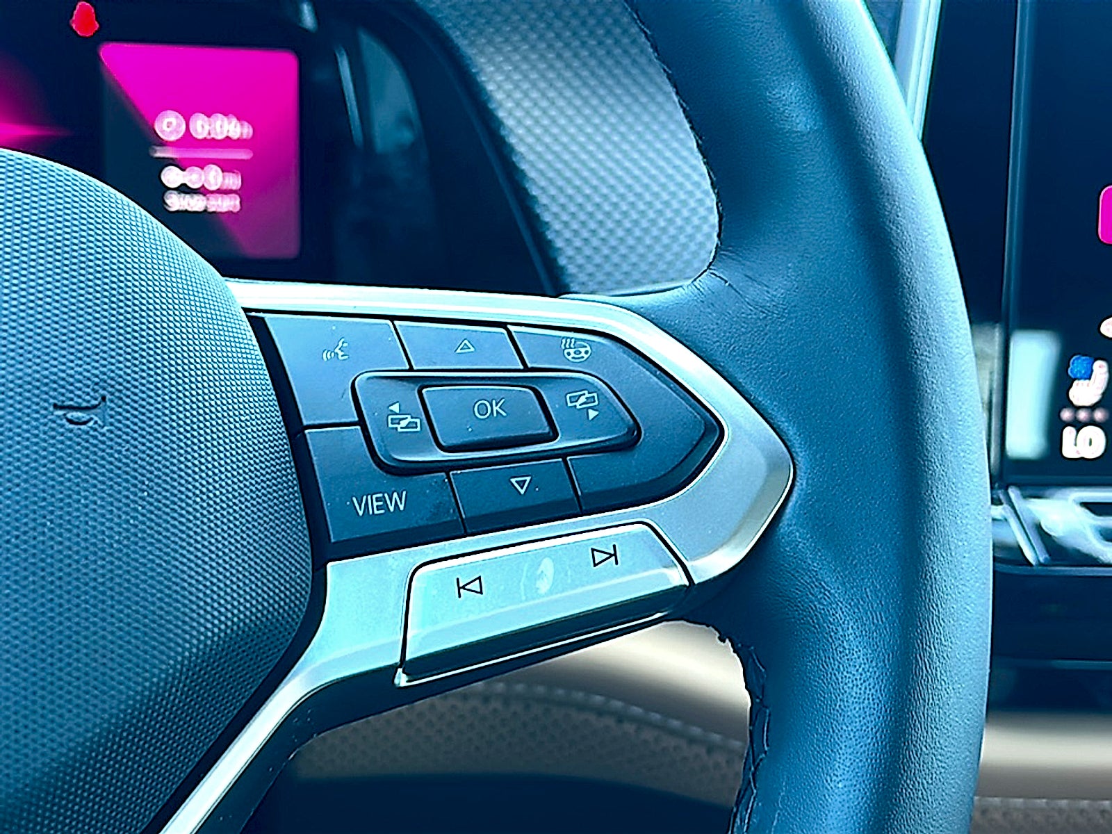 2025 Volkswagen Atlas Cross Sport 2.0T SEL R-Line Black