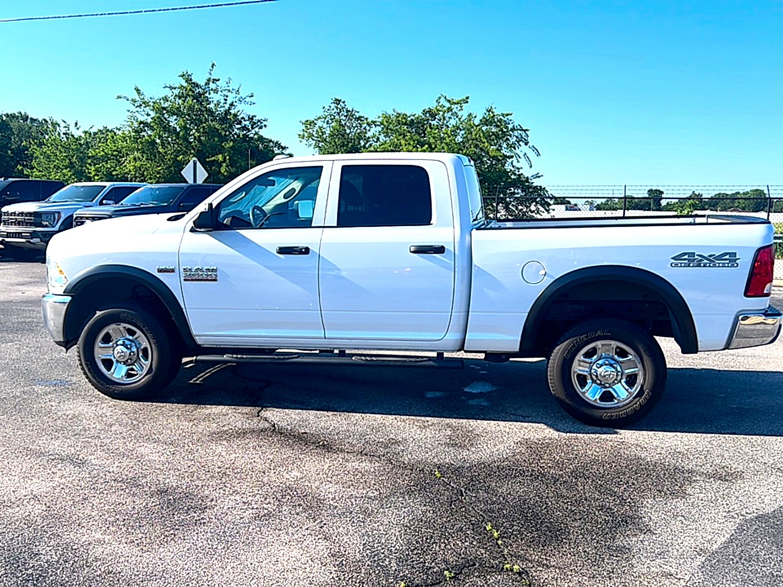 2018 RAM 2500 Tradesman Crew Cab 4x4 6'4" Box