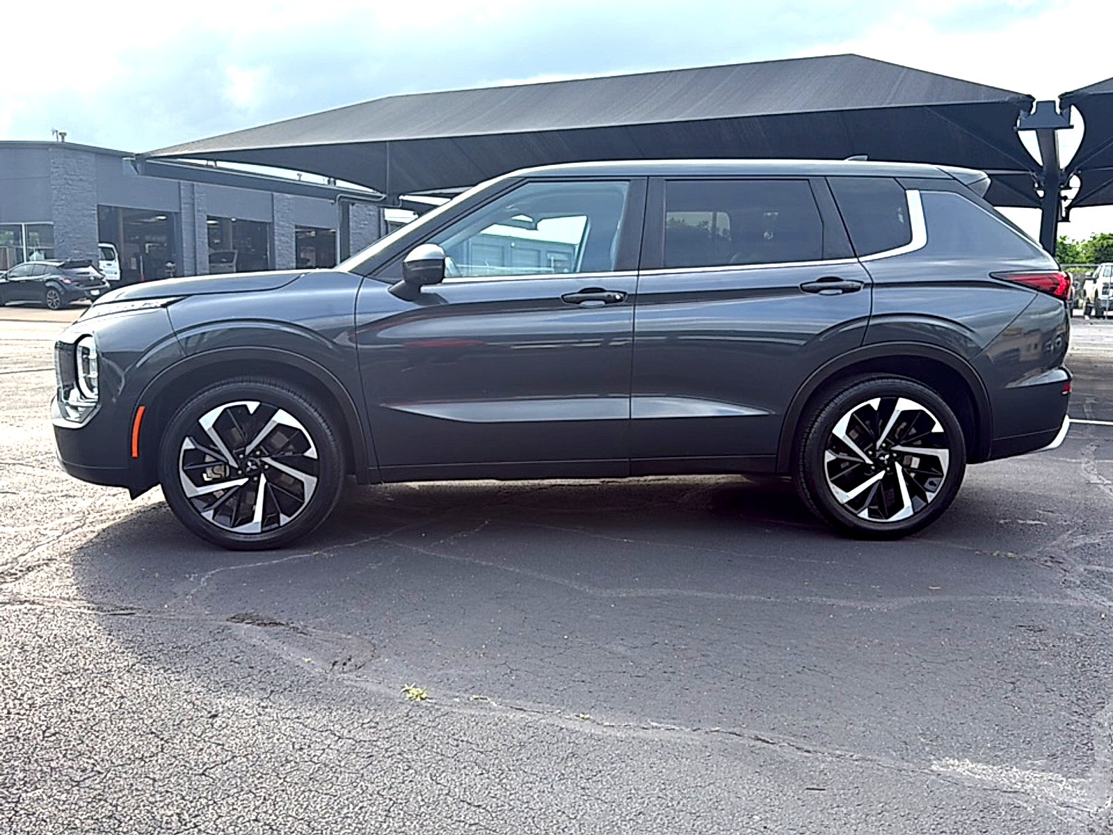 2024 Mitsubishi OUTLANDER SE