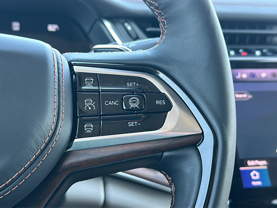 2023 Jeep Grand Cherokee Summit 4x2