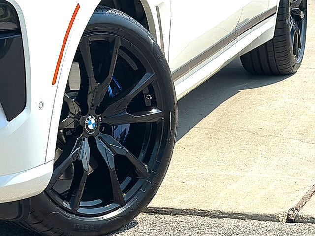 2025 BMW X7 M60i