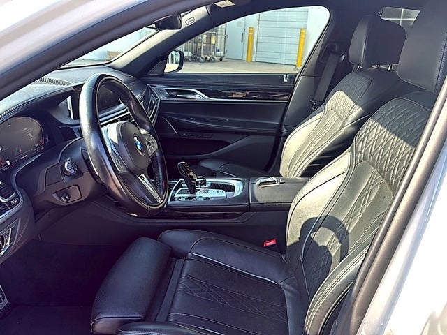 2022 BMW 7 Series 740i